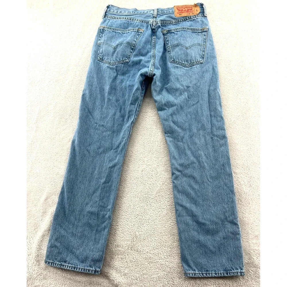 Levis 501 Original Fit Jeans Mens 32x30 Medium Wash Blue Button Fly Straight Leg
